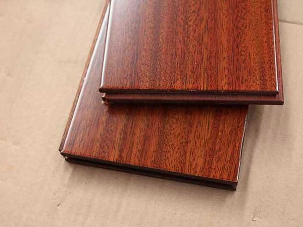 如何防止實(shí)木地板開(kāi)裂