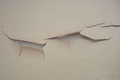 沒(méi)有鏟除大白引起的墻面起皮