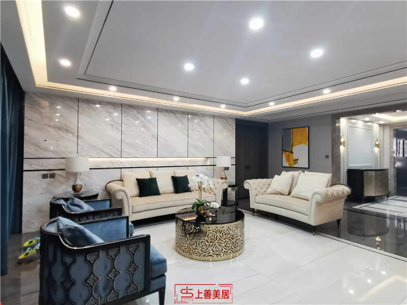 別人家陽臺(tái)那么好看，衣服晾哪里？